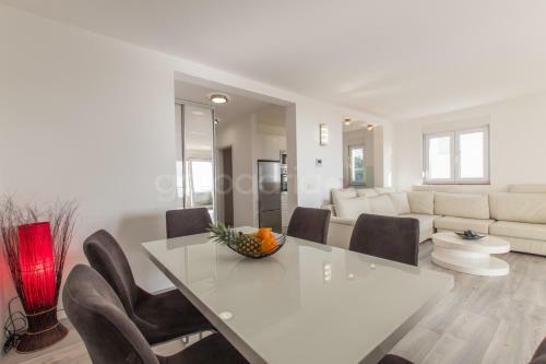 Sea View Apartments With Free Parking
