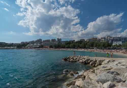 Hostal Luxury Rooms Near The Beach1