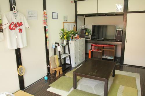 Hostal Guest House Carpe Hiroshima Koi