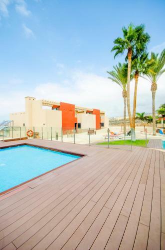 Modern Duplex With Heated Pool & 360� Sea Views