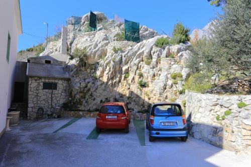 Apartments With A Parking Space Makarska - 18213