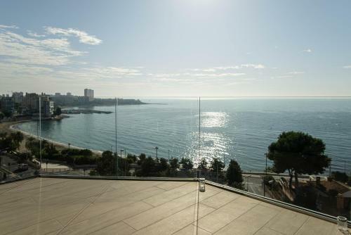Modern Sea Front Reef Apartment