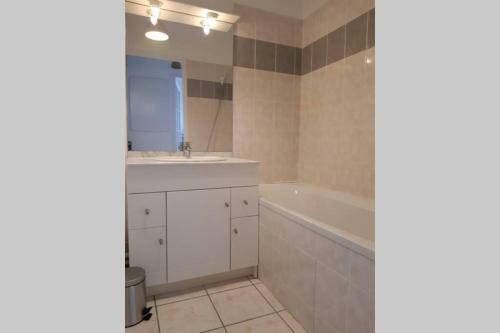 Apartamento 2 Pi�ces Avec Terrasse, Piscine, Parking Privatif