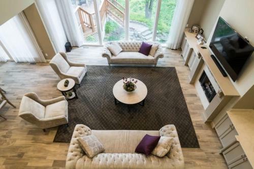 Nature Living Luxury Private Home Pristine Lake