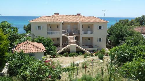 Akti Zaga Apartments