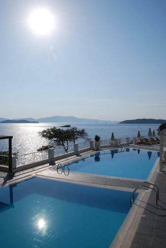 Cape Kanapitsa Hotel & Suites
