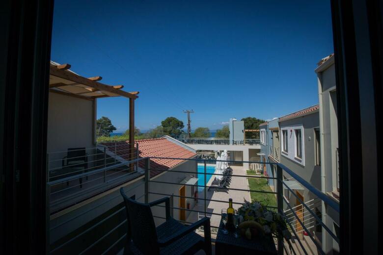 Aparthotel Mantinia Bay Hotel
