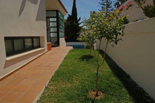 Villa In Puerto Marina With Private Pool
