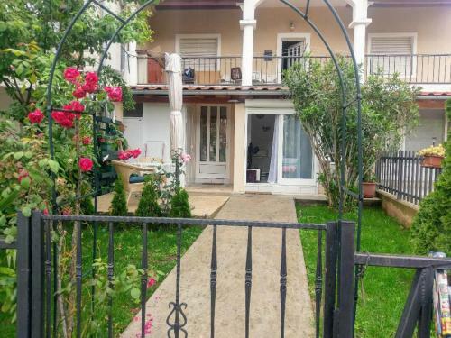Lovely Apartment With Garden And Terrace