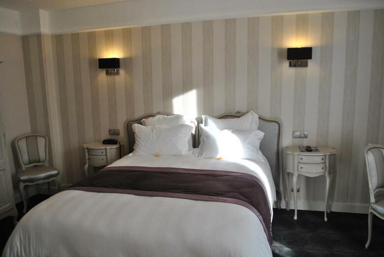 Hotel Grand De La Reine