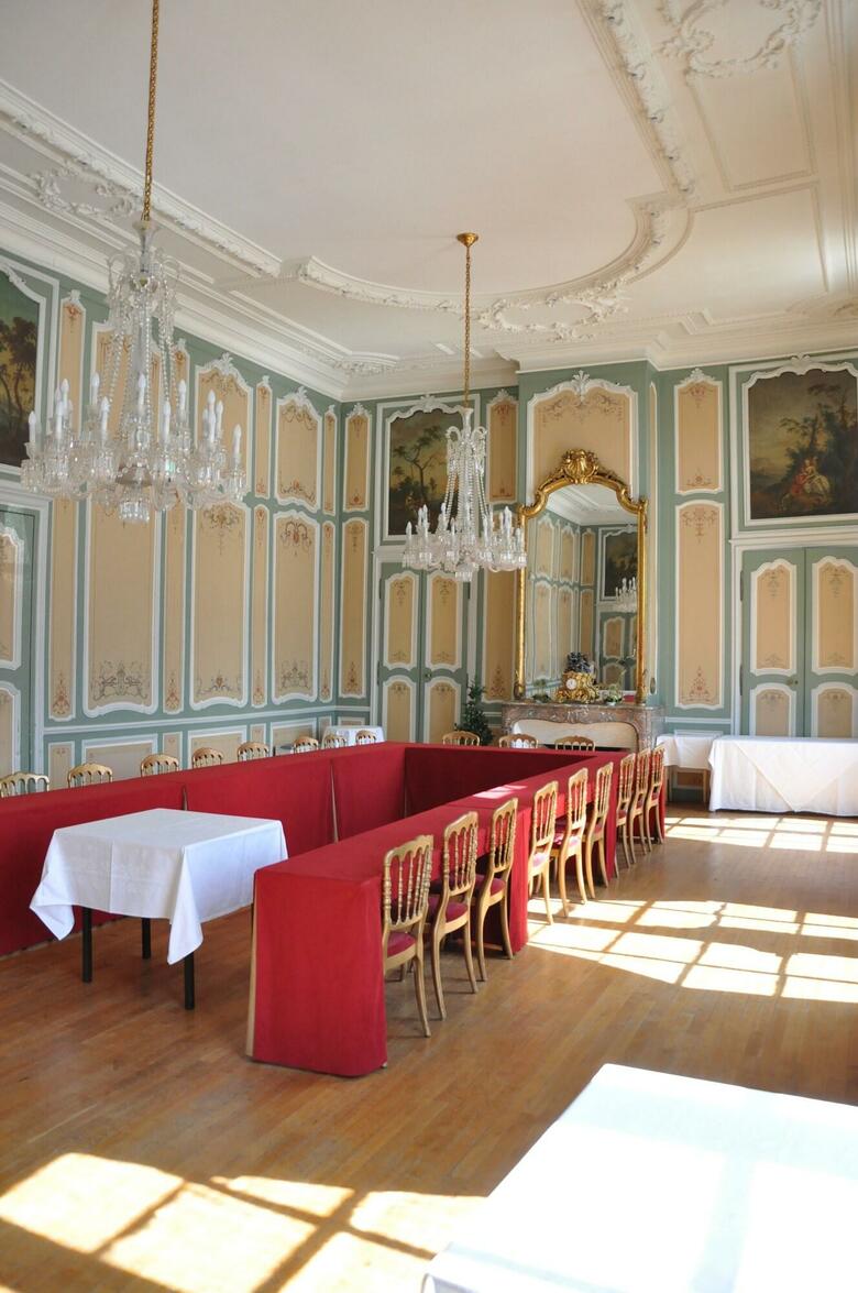 Hotel Grand De La Reine