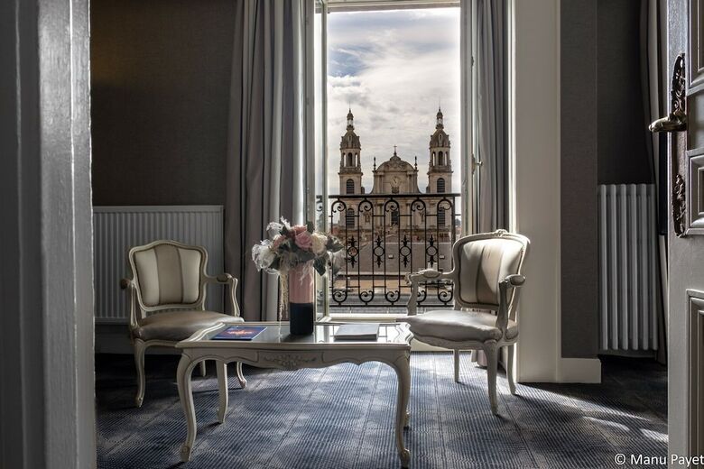 Hotel Grand De La Reine