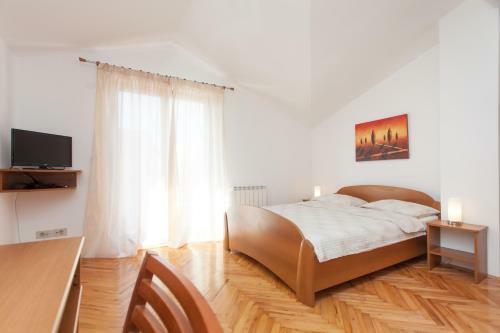Hostal Apartments Alice