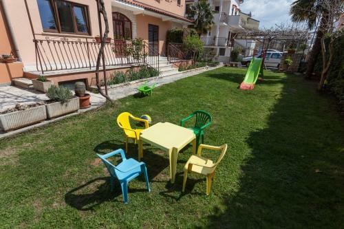 Hostal Apartments Alice