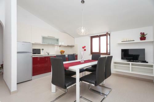 Hostal Apartments Alice