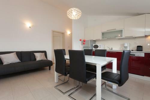 Hostal Apartments Alice