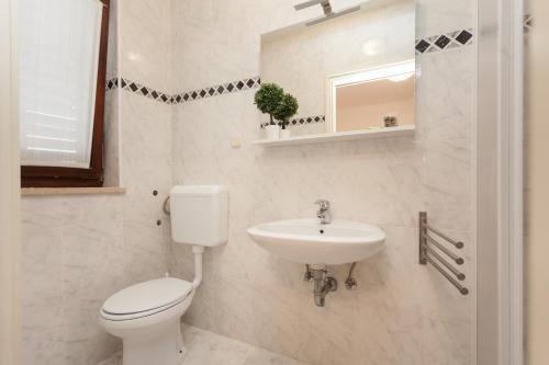 Hostal Apartments Alice