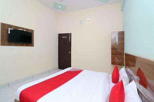 Oyo 29006 Hotel Almond Leaf