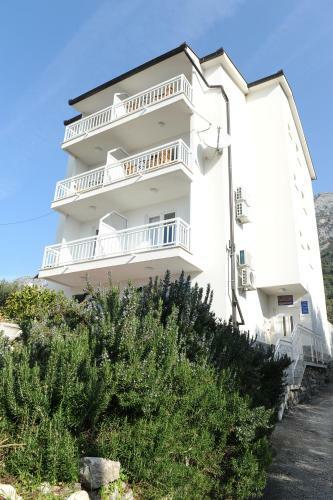 Apartments Lon?ar