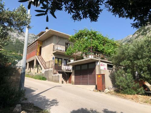 4 Sisters Apartments