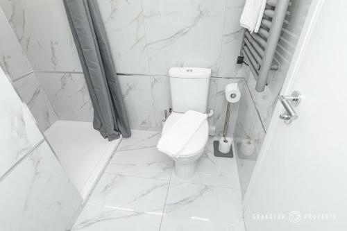 Apartamento Charming 1 Bed Lower Ground Floor Apt, Parking