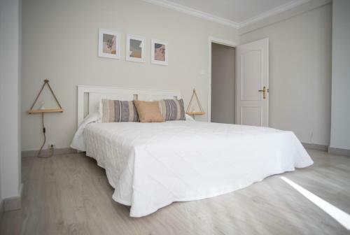 Playa Victoria Deluxe Apartment