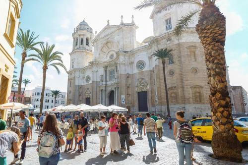 Divino Apartment By Cadiz4rentals