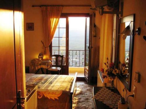 Apartamento Gerakofolia Rooms To Let