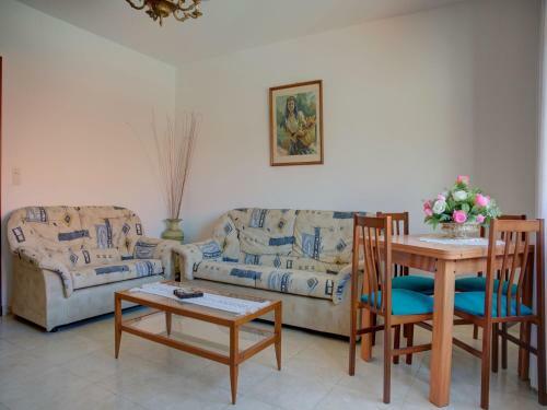 Comfortable Holiday Home In Combarro With Seaviews