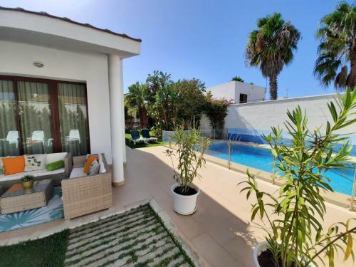 Villa Luxury Ocean View 100m From The Beach And Pool !!!
