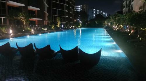 Master Bedroom With Toilet