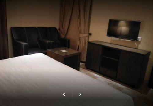 Grand Regent Hotel And Suites