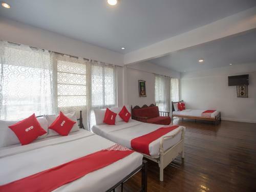 Hotel Vaccinated Staff - Oyo 588 Sunrock Resort