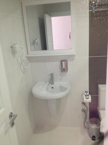 Cinas Hotel