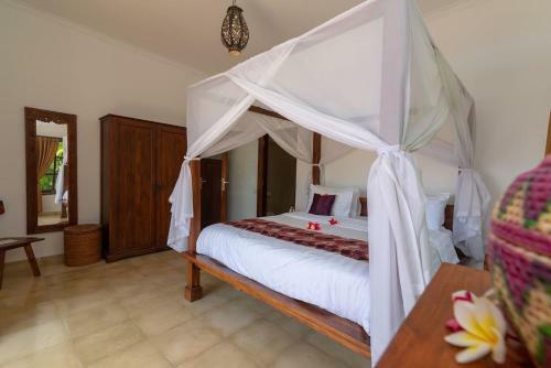 Villa Agus Mas - Serene & Calm Beachfront Villa!