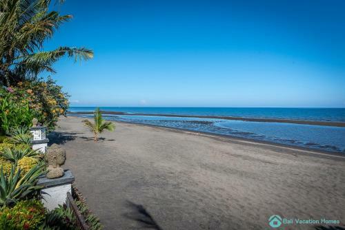 Villa Kamboja - Intimate Luxury Lovina Beach Villa