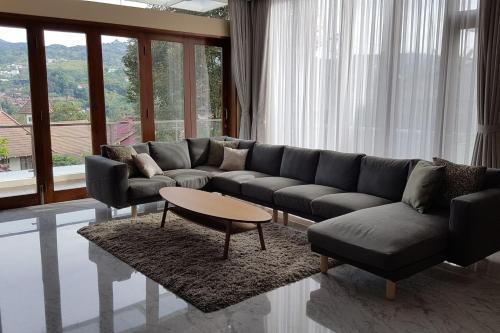 Villa Bukit Dago Palace 22