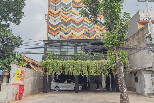 Reddoorz Premium @ Hotel Hebat