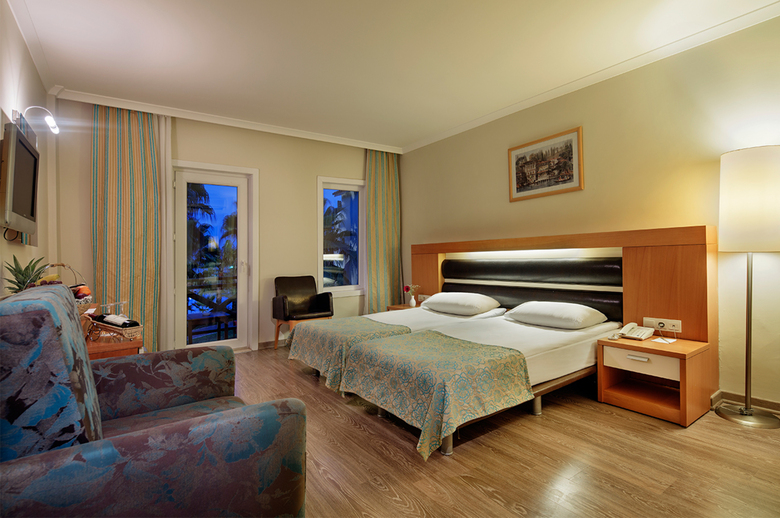 Hotel Crystal Flora Beach Resort
