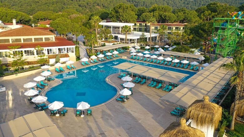 Hotel Crystal Flora Beach Resort