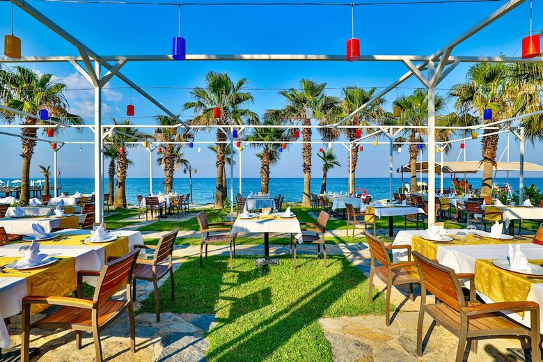 Hotel Crystal Flora Beach Resort
