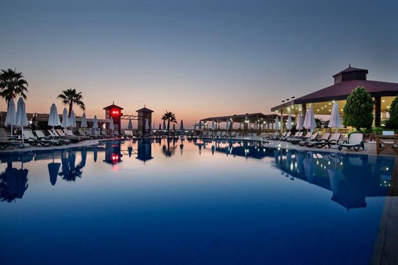 Hotel Crystal Flora Beach Resort