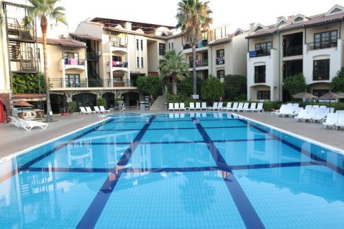 Club Turquoise Apart