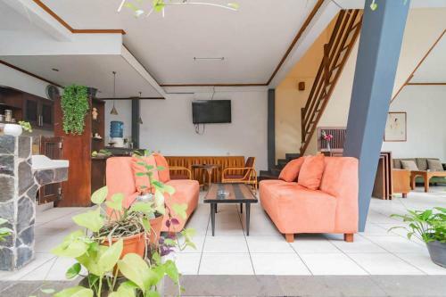 Urbanview Hotel Rumah Asri Bandung