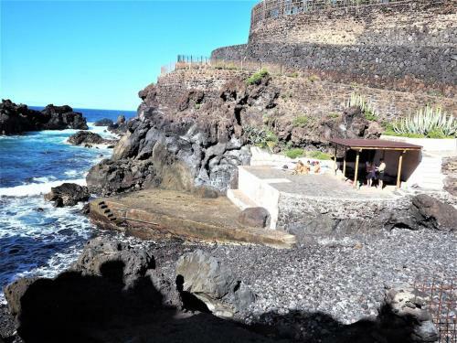Beach House...el Gincho Garachico Three Minute Walk From El Gincho Beach.