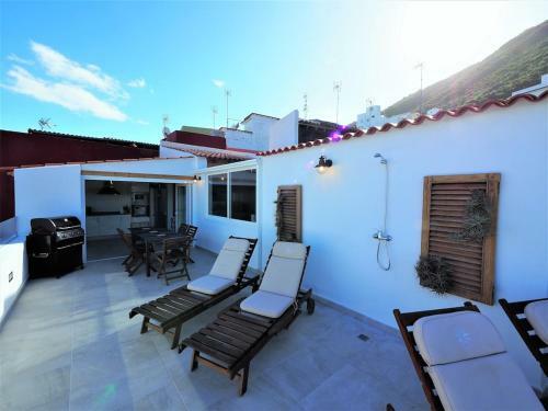 Beach House...el Gincho Garachico Three Minute Walk From El Gincho Beach.