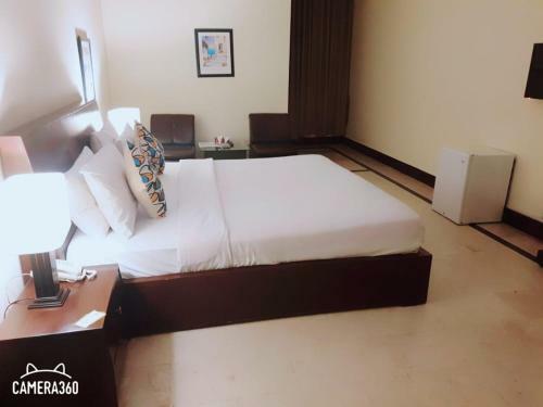 Hostal Royal Motel Guest House