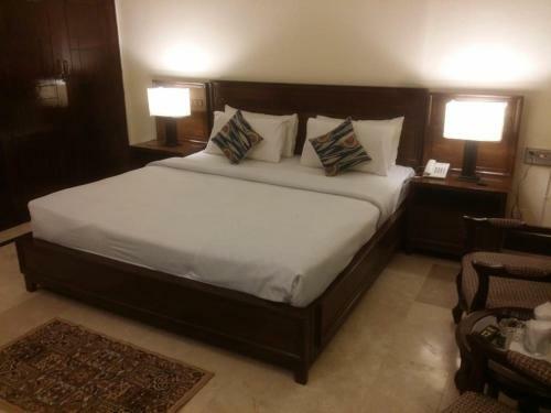Hostal Royal Motel Guest House