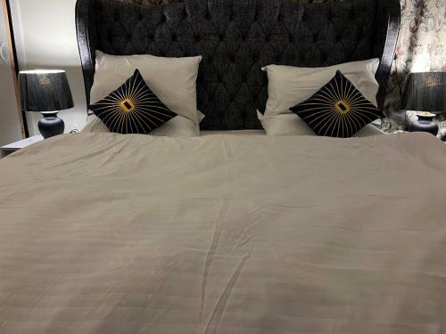 Entire Two Bed Apartment F-6/1
