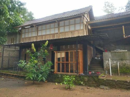 Albergue Homestay Kurnia